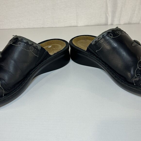 Naot Encore Women's embroidered Detail Clogs Mule Black Size: US Size 6 EU 37 - Picture 3 of 6